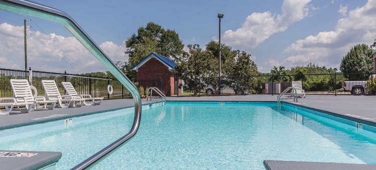 卡莱拉I-65出口231号凯艺酒店(Quality Inn Calera I-65 Exit 231)图片