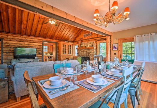 Log Cabin in Wilmington w/ New Hot Tub by Skiing! Hotel Overview