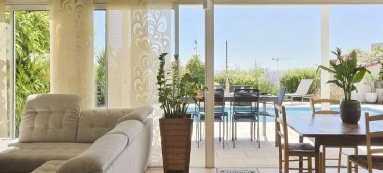 Villa in Antibes with Pool and Sea View图片