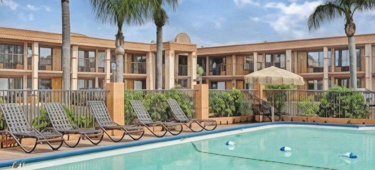 坦帕布什花园游乐场汽车旅馆(Tampa Inn Near Busch Gardens)图片