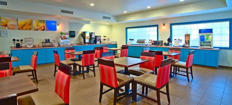 谢拉维斯塔舒适套房酒店-近华楚卡堡(Comfort Inn & Suites Sierra Vista Near Ft Huachuca)图片
