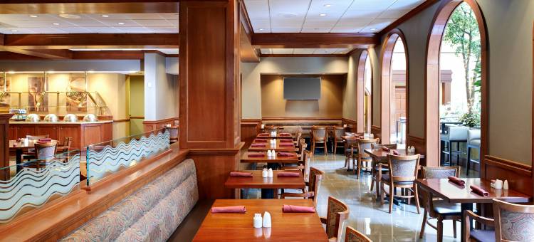 底特律迪尔伯恩希尔顿逸林酒店(DoubleTree by Hilton Detroit - Dearborn)图片