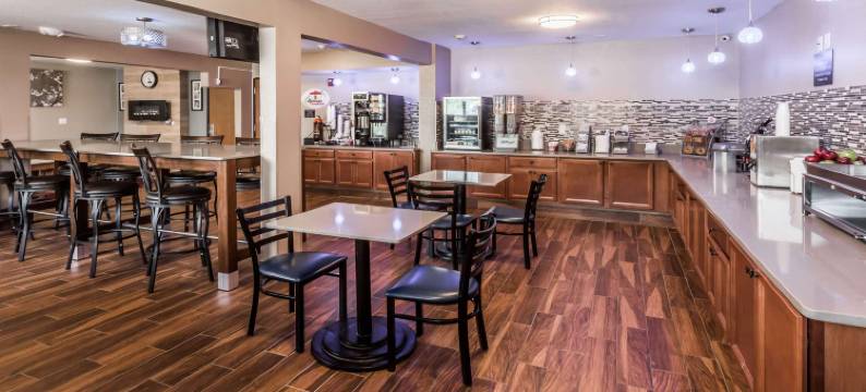 爱荷华市-科尔维尔速8酒店(Super 8 by Wyndham Iowa City/Coralville)图片