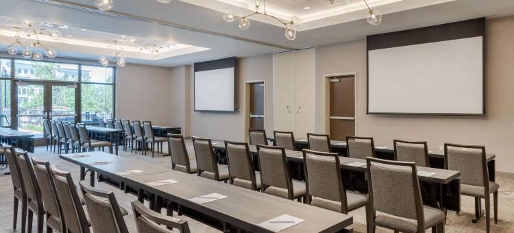 希尔顿逸林查尔斯顿河景酒店(DoubleTree by Hilton Charleston Riverview)图片