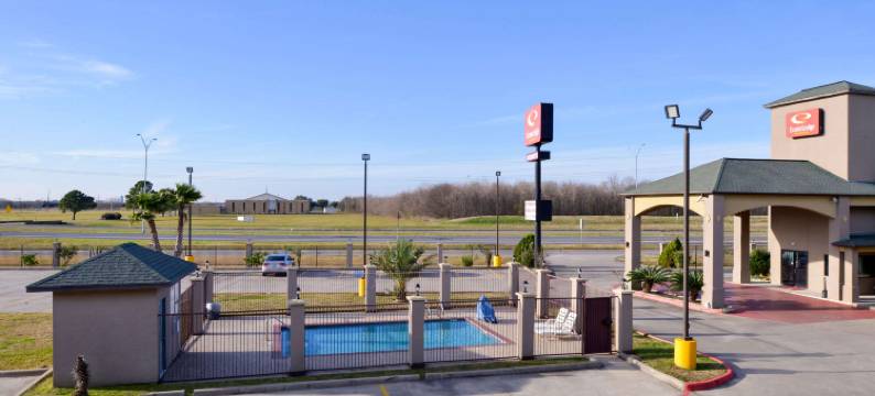 亚瑟港萨宾山口附近伊克诺小屋套房酒店(Econo Lodge Inn & Suites Port Arthur Near Sabine Pass)图片