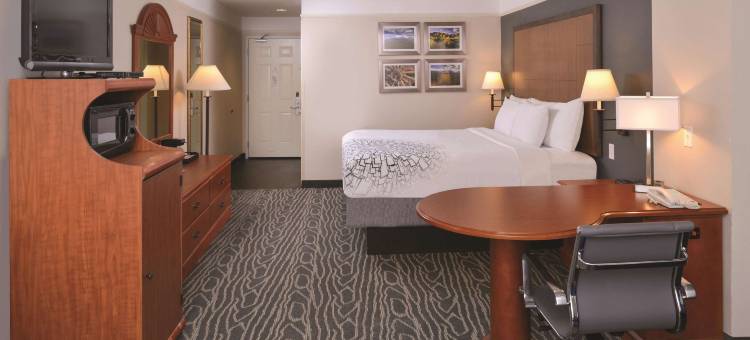 鲁伊多索唐斯拉昆塔温德姆套房酒店(La Quinta Inn & Suites by Wyndham Ruidoso Downs)图片