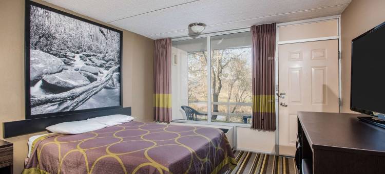 塞维尔维尔河畔速8酒店(Super 8 by Wyndham Sevierville Riverside)图片