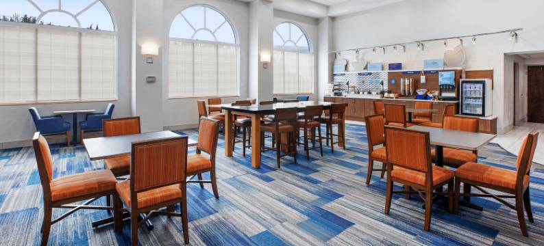 智选假日套房酒店沃伦顿 by IHG(Holiday Inn Express & Suites WARRENTON by IHG)图片