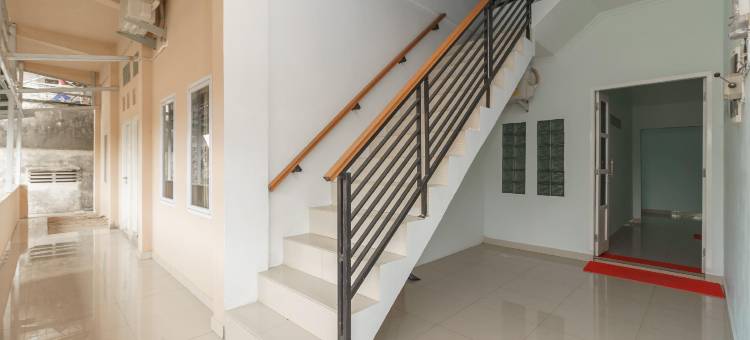 红多兹伊斯兰酒店-近巨港塞基新邦(RedDoorz Syariah Near Simpang Sekip Palembang)图片