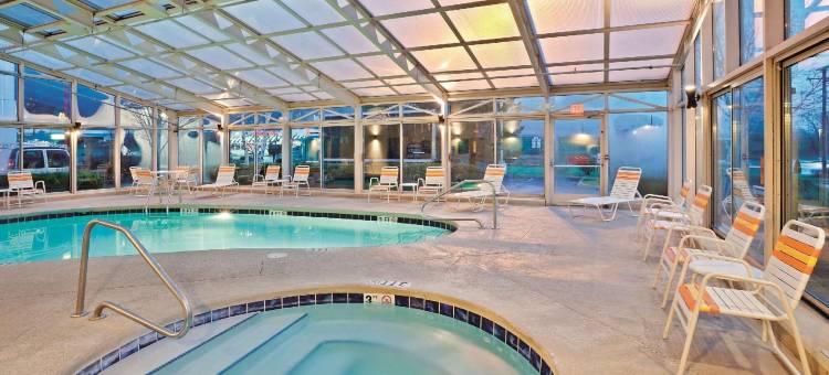 曼斯费尔德拉昆塔温德姆套房酒店(La Quinta Inn & Suites by Wyndham Mansfield Oh)图片