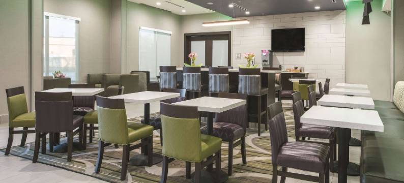 沃斯堡西-I-30拉昆塔温德姆套房酒店(La Quinta Inn & Suites by Wyndham Fort Worth West - I-30)图片