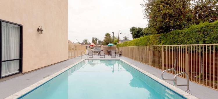 皮科里韦拉豪生套房酒店(Howard Johnson Hotel & Suites by Wyndham Pico Rivera)图片