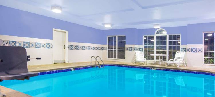 温德姆·贝克利麦客达套房酒店(Microtel Inn by Wyndham Beckley)图片