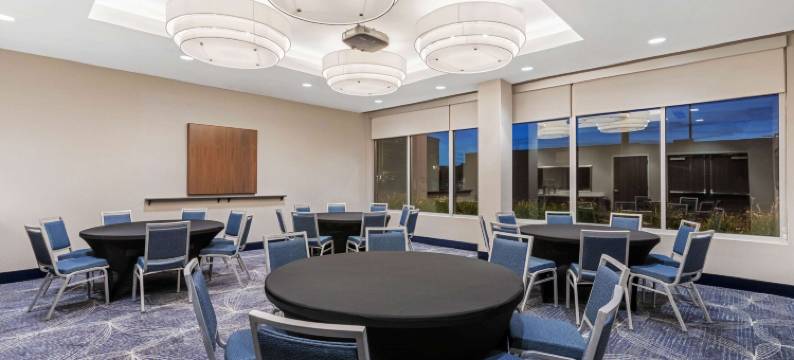 堪萨斯城灯塔山拉昆塔温德姆套房酒店(La Quinta Inn & Suites by Wyndham Kansas City Beacon Hill)图片