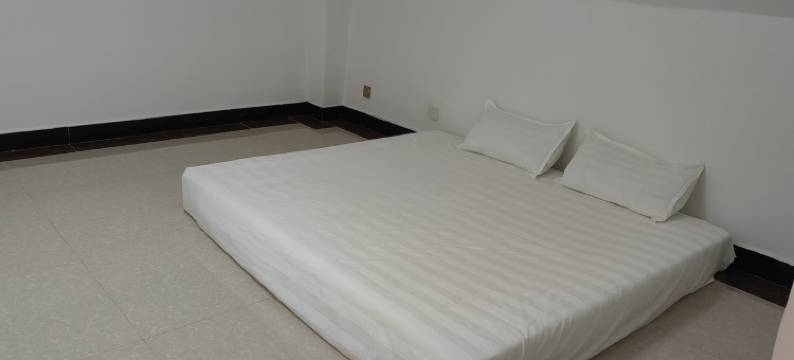 鸣海居点击头像查看更多房源民宿(东港路分店)图片