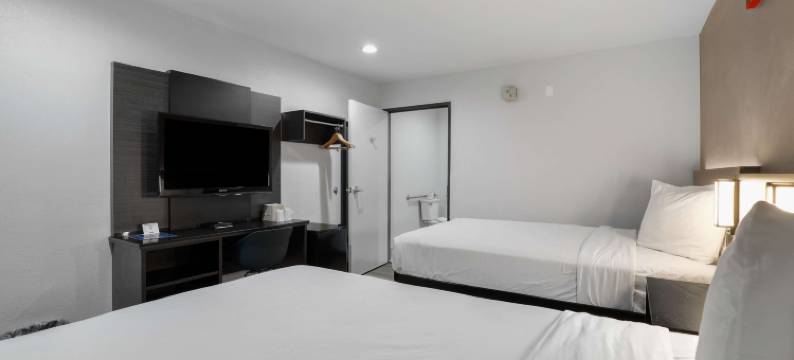 加利福尼亚州埃斯孔迪多的Studio 6套房(Studio 6 Suites Escondido CA)图片