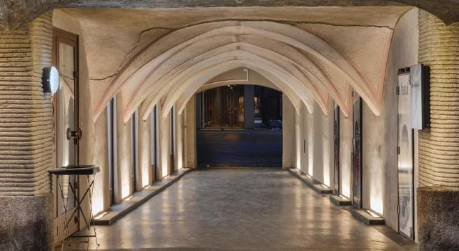 Stage 12 Hotel by PenzHotel Overview