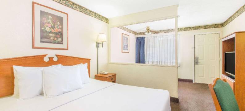 马歇尔温德姆戴斯套房酒店(Days Inn & Suites by Wyndham Marshall)图片