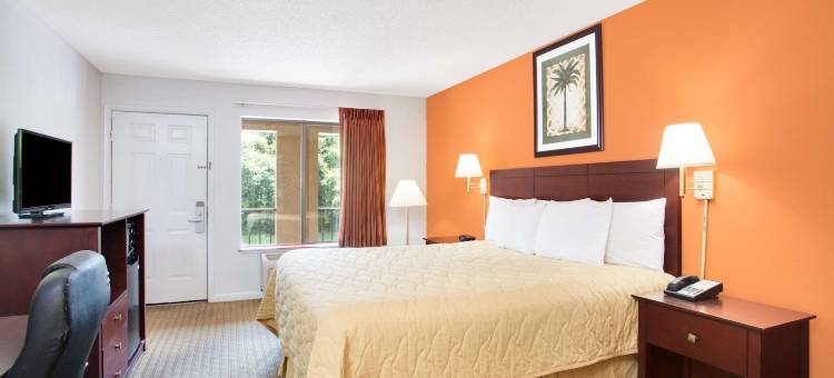 德芙尼亚克斯普林斯温德姆速8酒店(Super 8 by Wyndham Defuniak Springs)图片