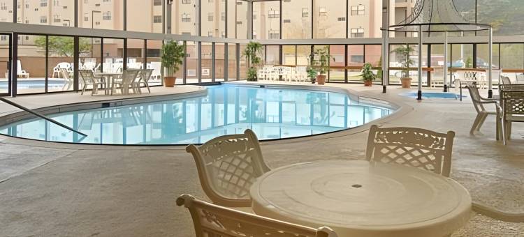 佩恩茨维尔华美达酒店及会议中心(Ramada by Wyndham Paintsville Hotel & Conference Center)图片