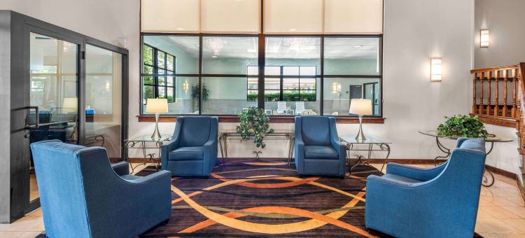 克拉丽奥西北套房酒店(Clarion Inn & Suites Northwest)图片