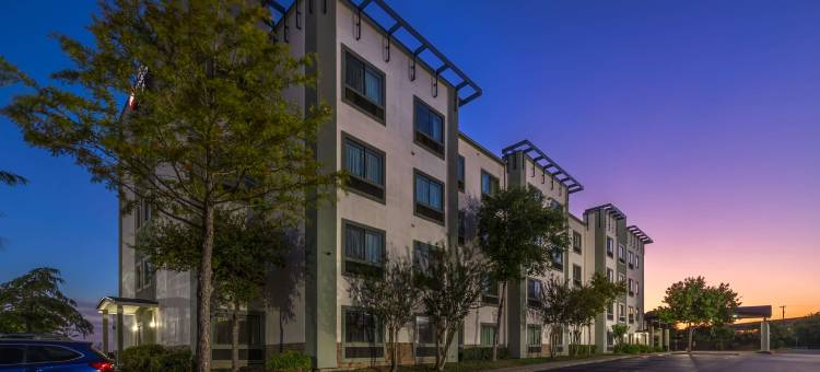 阿特里贝斯特韦斯特优质套房酒店(Best Western Plus Lackland Hotel  Suites)图片