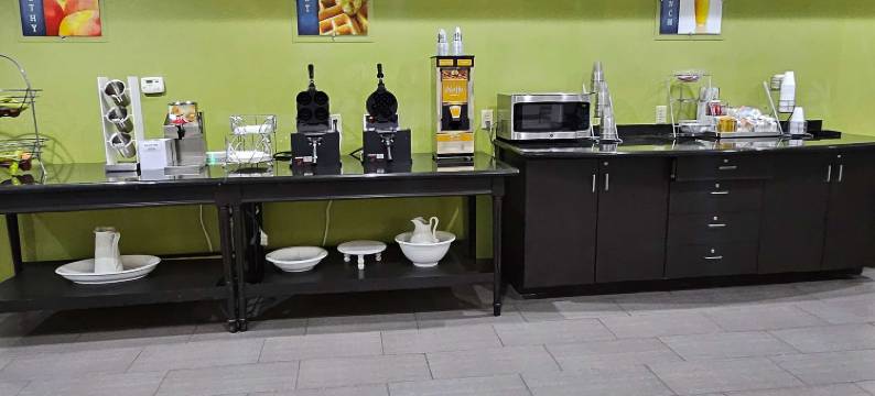 温德姆华美达酒店 伯克伯内特 / 威奇托福尔斯(Ramada by Wyndham Burkburnett / Wichita Falls)图片