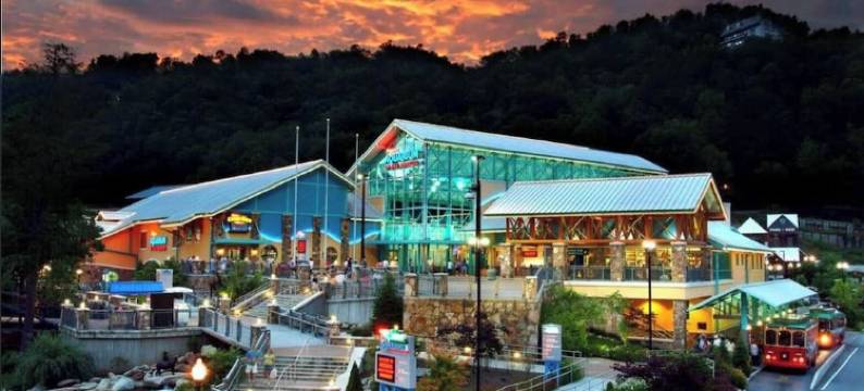 Modern 4BR: Mtn View/Hot Tub/Arcade/Resort Perks图片