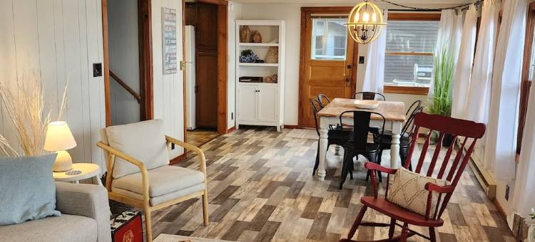 Charming Lakefront Cottage on Coldwater Lake图片