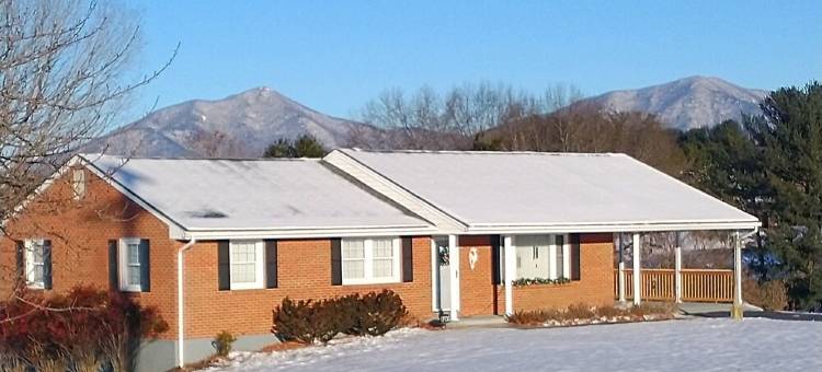 贝德福德，弗吉尼亚阳光之家蓝岭公园大道私人主层度假屋(Private MAIN LEVEL of this Sunny House Near the Blue Ridge Parkway, Bedford, VA)图片