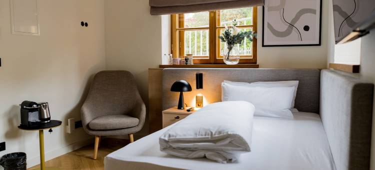 Bob W Munich Airport - Peterhof图片