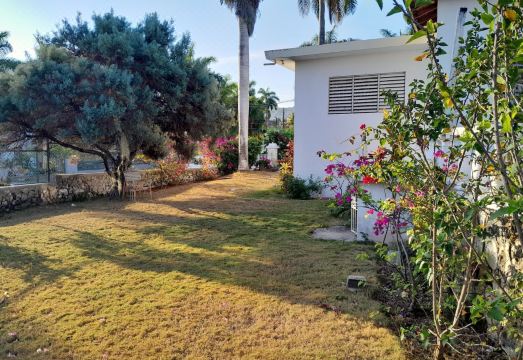 Villa Chinnor-Kent Ave Hotel Overview