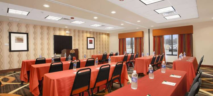 塔尔萨中城拉昆塔温德姆套房酒店(La Quinta Inn & Suites by Wyndham Tulsa Midtown)图片