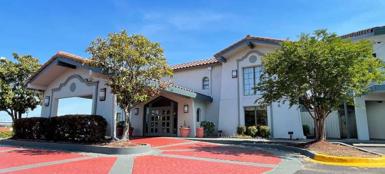 塔斯卡卢萨大学品质酒店及套房(Quality Inn & Suites Tuscaloosa Near University)图片