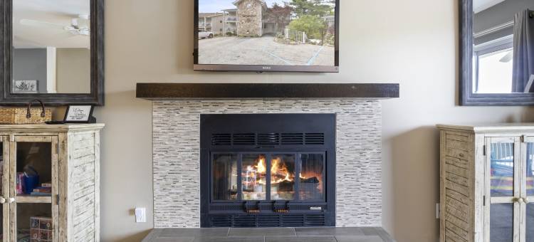 Spacious Deck and Breathtaking Views - Stunning Serene Retreat图片