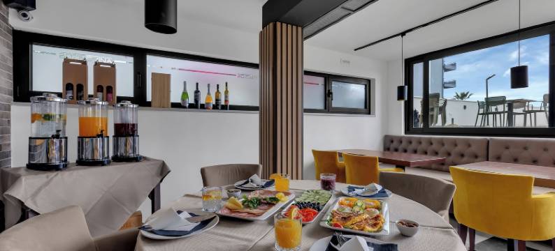 波兹塔纳海滩酒店(Beach Hotel Božikovina)图片