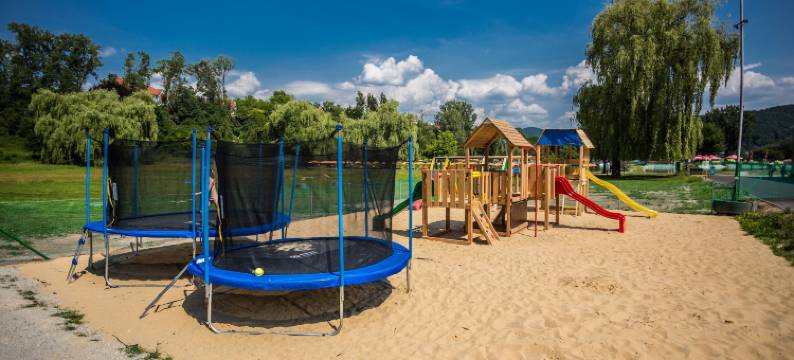 迪克森酒店(Dixon Resort)图片