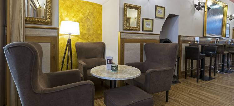 幽泽特哈伊莲娜酒店-金鹿(Hotel U Zlateho Jelena)图片