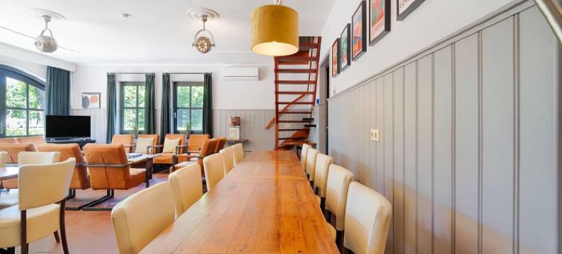 阿斯滕高尔夫球场上的大气乡村别墅(Atmospheric Country House in Asten on a Golf Course)图片