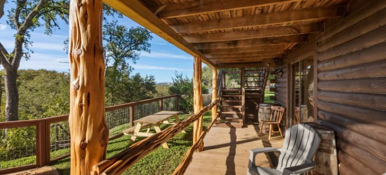 瓜达卢佩布拉夫原木小屋4卧室住宅 by RedAwning(Guadalupe Bluff Log Cabin 4 Bedroom Home by Redawning)图片