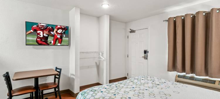 底特律-利沃尼亚霍姆汤开放式公寓(HomeTowne Studios Detroit - Livonia)图片