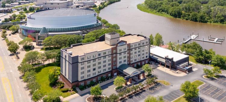 约翰迪尔议院莫林温德姆酒店(Wyndham Moline on John Deere Commons)图片