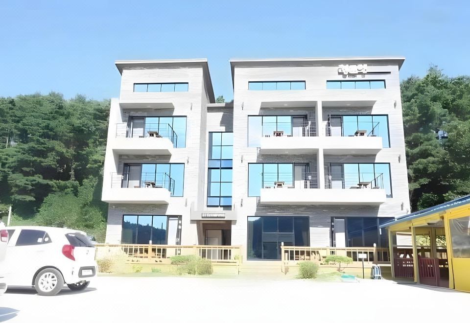 Gyeongpoen Pension Hotel Overview