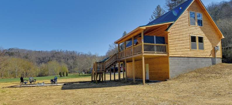 Riverside Beattyville小屋，配有皮划艇和火坑！(Riverside Beattyville Cabin w/ Kayaks & Fire Pit!)图片