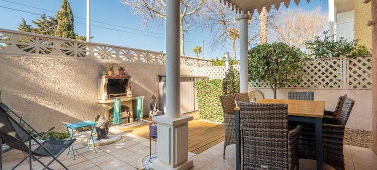 Beachside Apartment with Pool图片