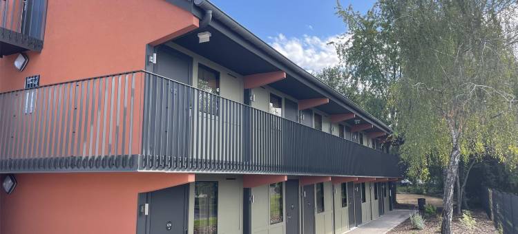 克莱蒙费朗北里永康铂酒店(Campanile NATURE - Clermont Ferrand Nord Riom)图片