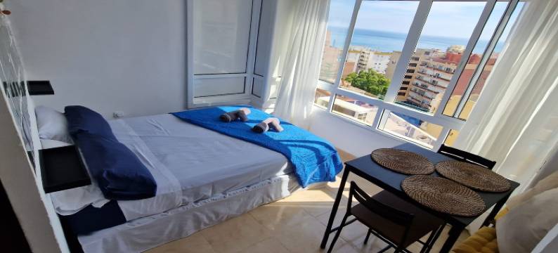 Relax by Bajondillo Beach图片