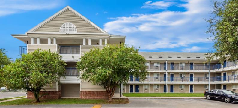 莱克兰北 I-4 郊区开放式客房(Suburban Studios Lakeland North I-4)图片