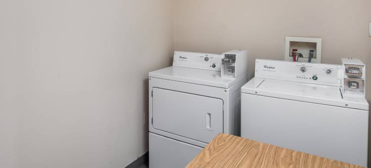 奥斯汀东庄园红顶套房酒店(Red Roof Inn & Suites Austin East - Manor)图片