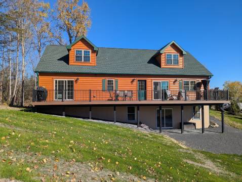 宁静的卡茨基尔湖滨小屋三卧室小屋(Peaceful Lakefront Cabin In The Catskills 3 Bedroom Cabin)